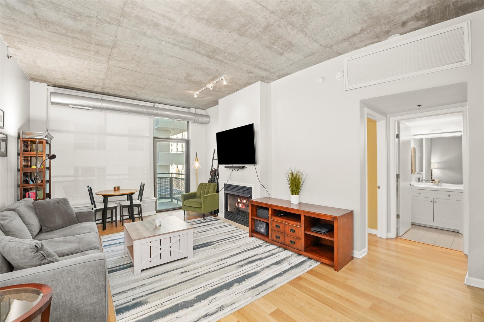 125 E 13TH Street Unit: 515