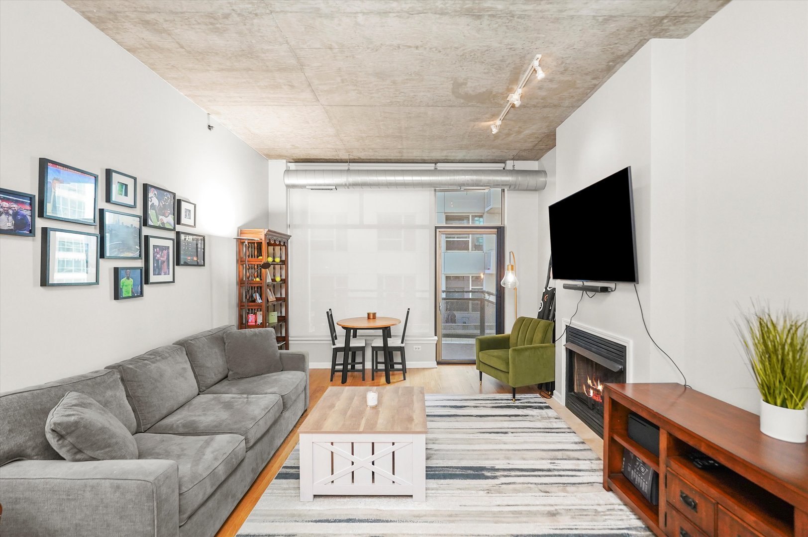 125 E 13TH Street Unit: 515