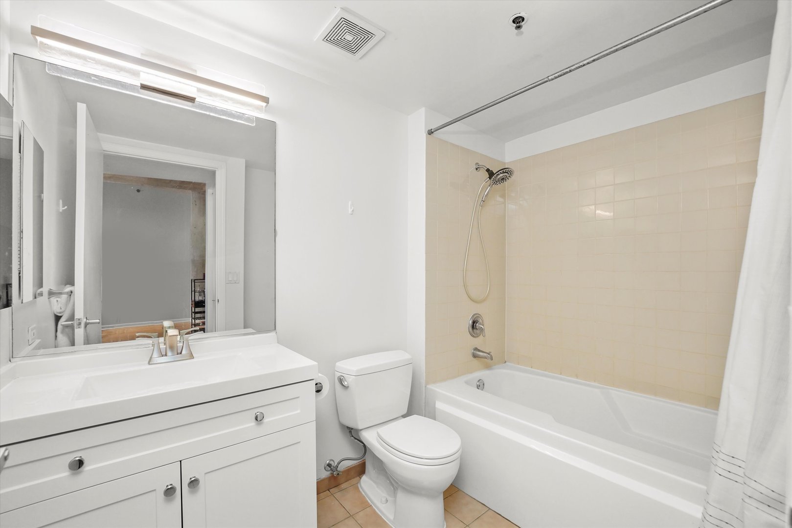 125 E 13TH Street Unit: 515