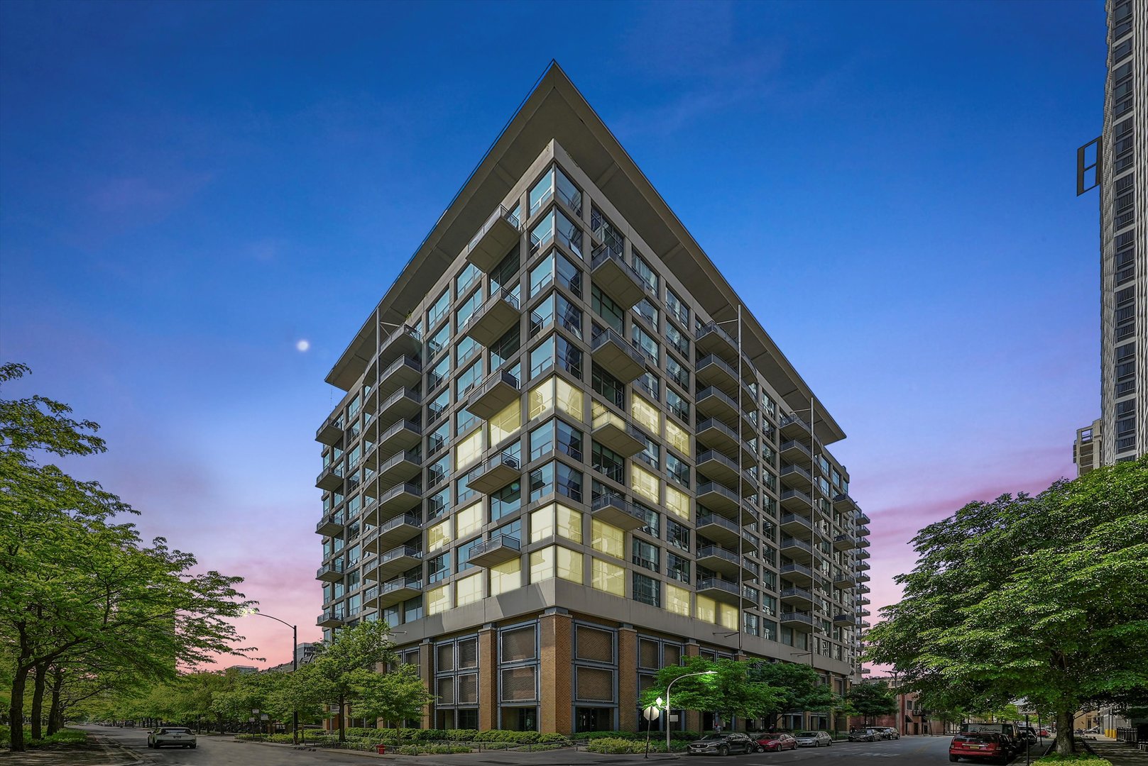 125 E 13TH Street Unit: 515