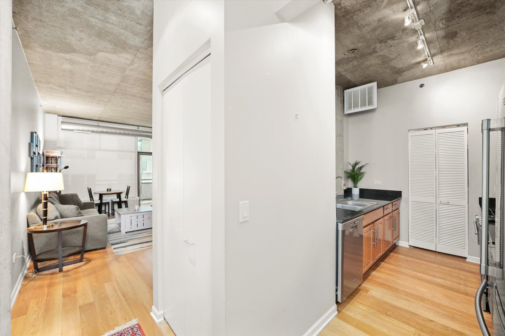125 E 13TH Street Unit: 515