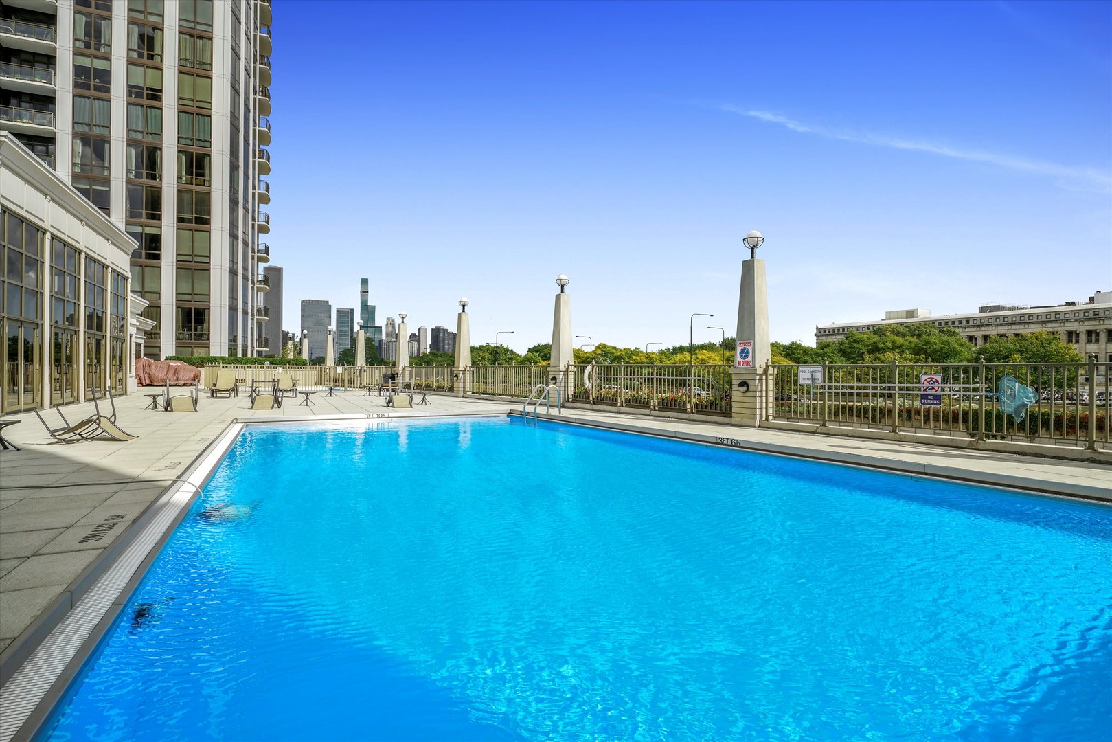 125 E 13TH Street Unit: 515