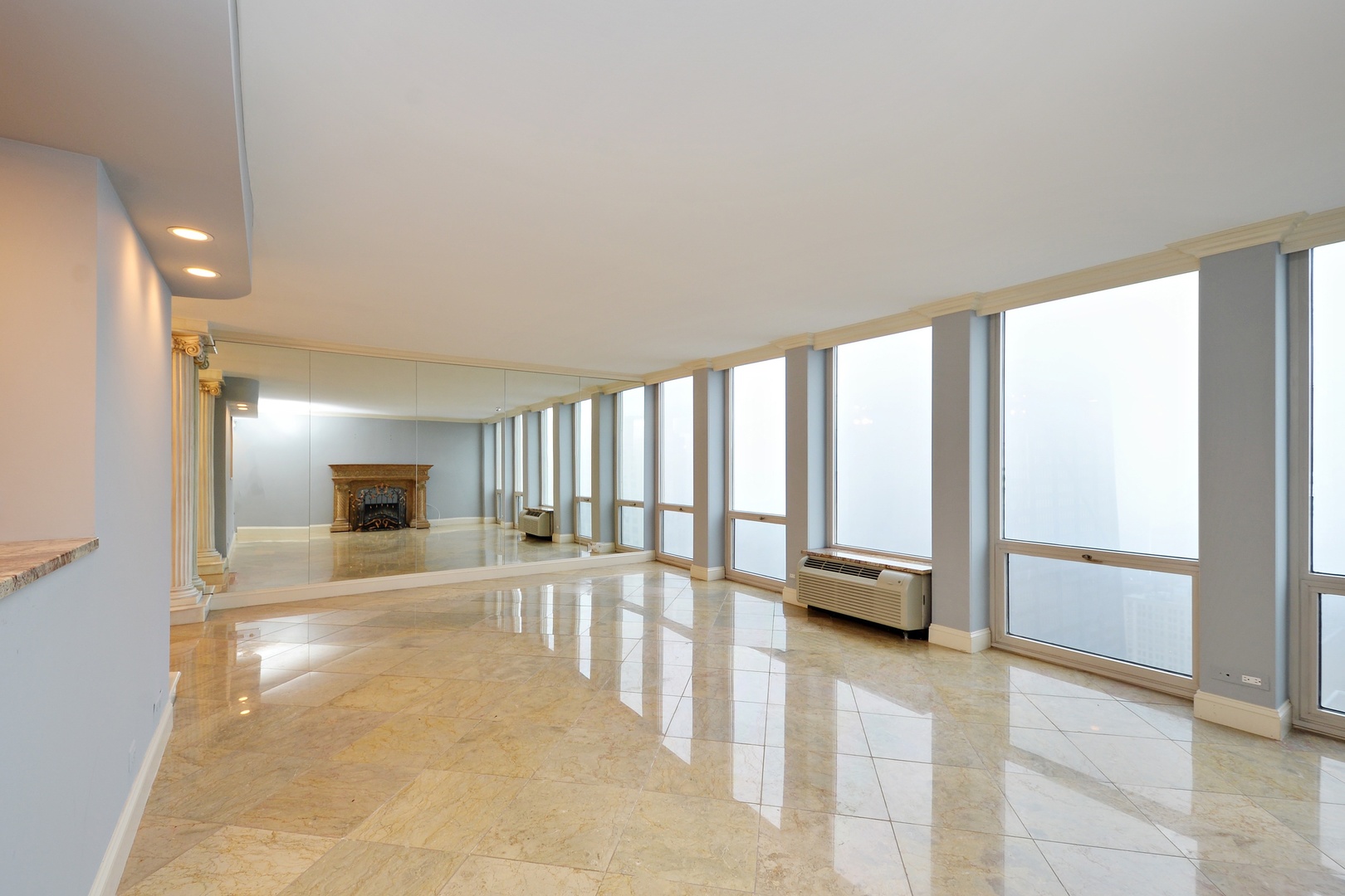 111 E Chestnut Street Unit: 38F