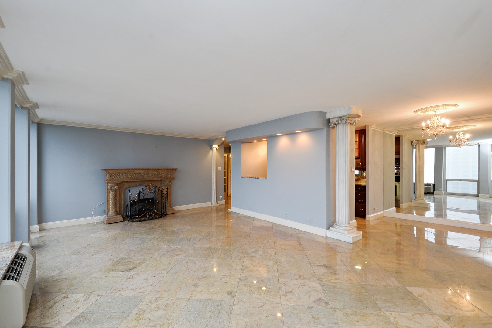 111 E Chestnut Street Unit: 38F