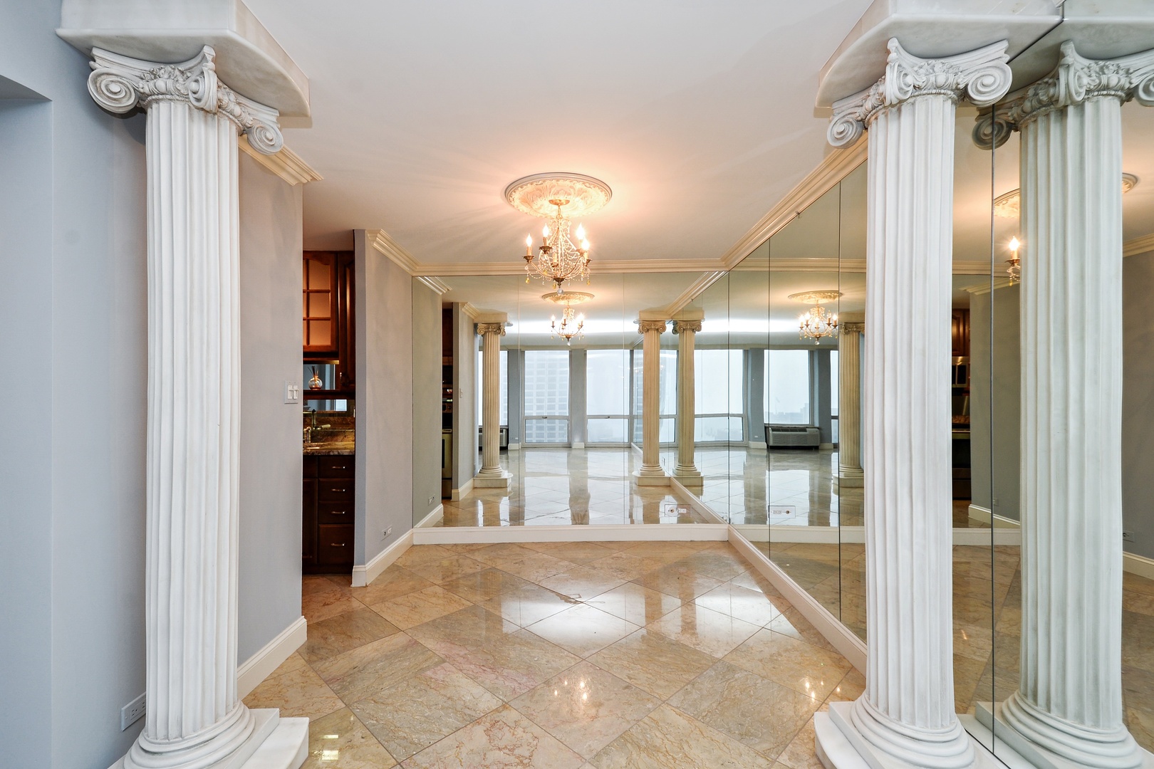 111 E Chestnut Street Unit: 38F