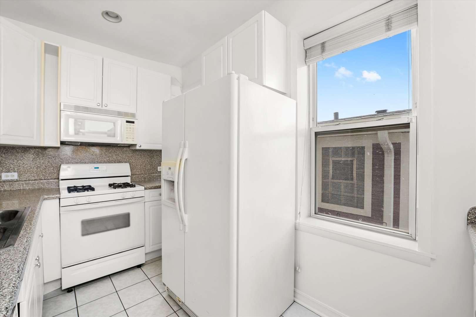 4868 N CALIFORNIA Avenue Unit: 2S