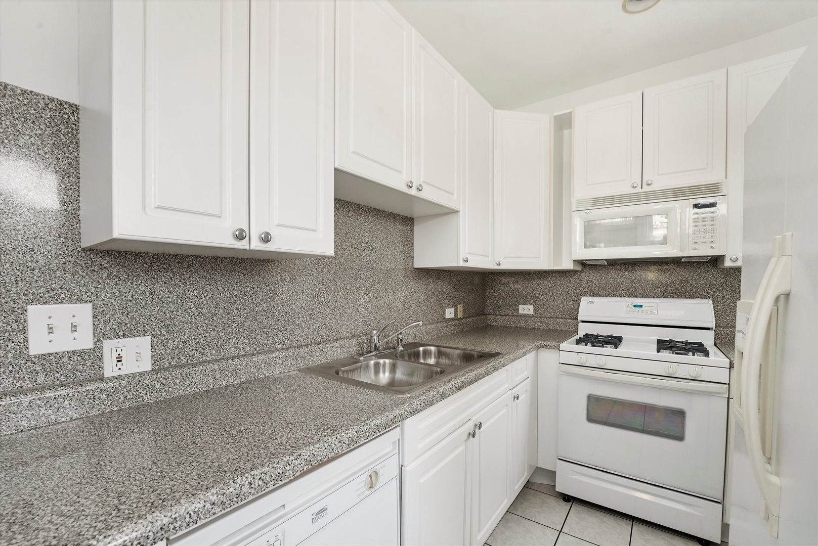 4868 N CALIFORNIA Avenue Unit: 2S