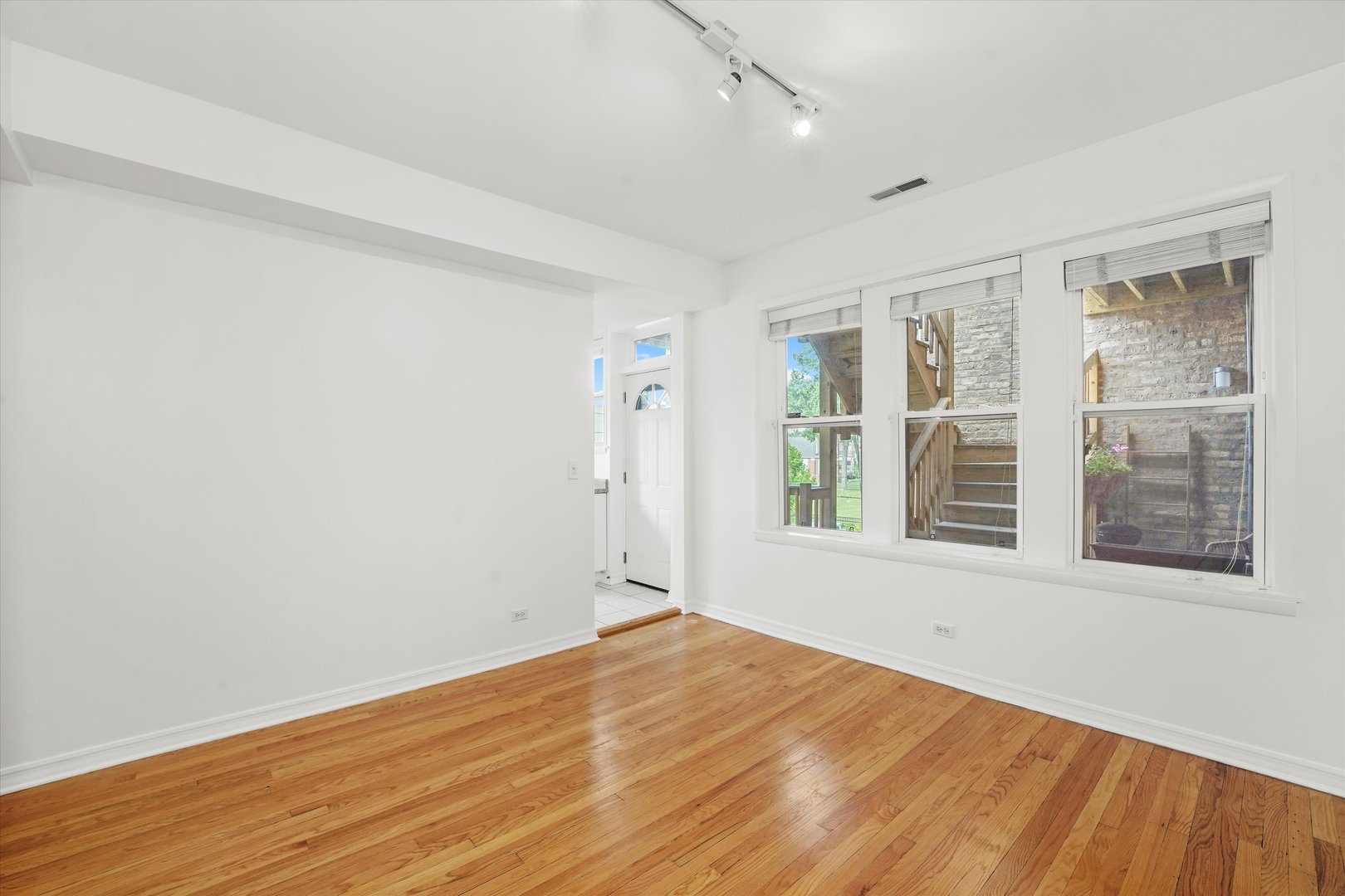 4868 N CALIFORNIA Avenue Unit: 2S