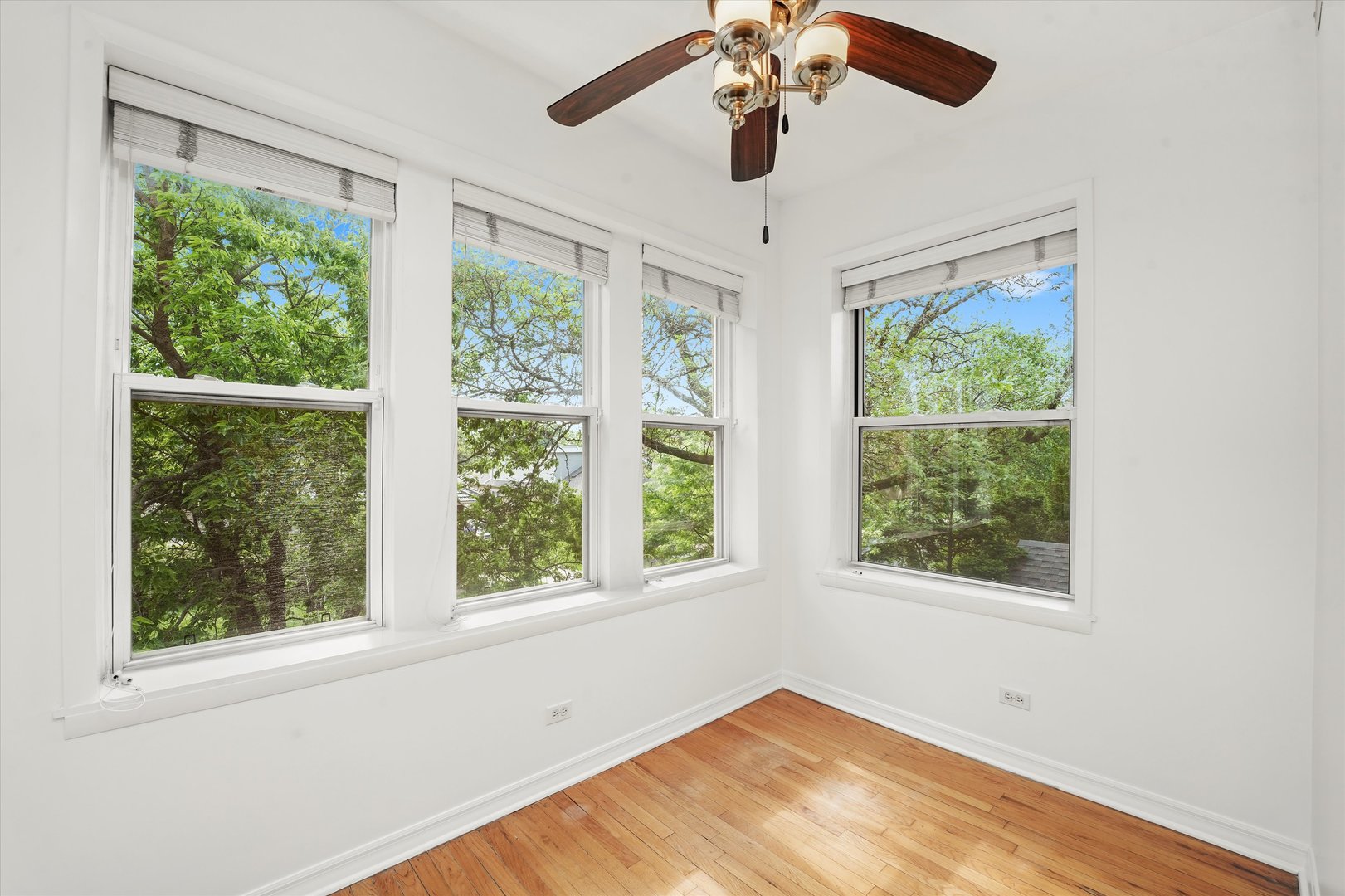 4868 N CALIFORNIA Avenue Unit: 2S