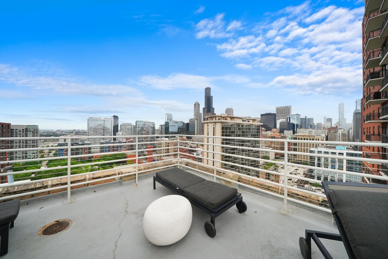 40 E 9TH Street Unit: 1201