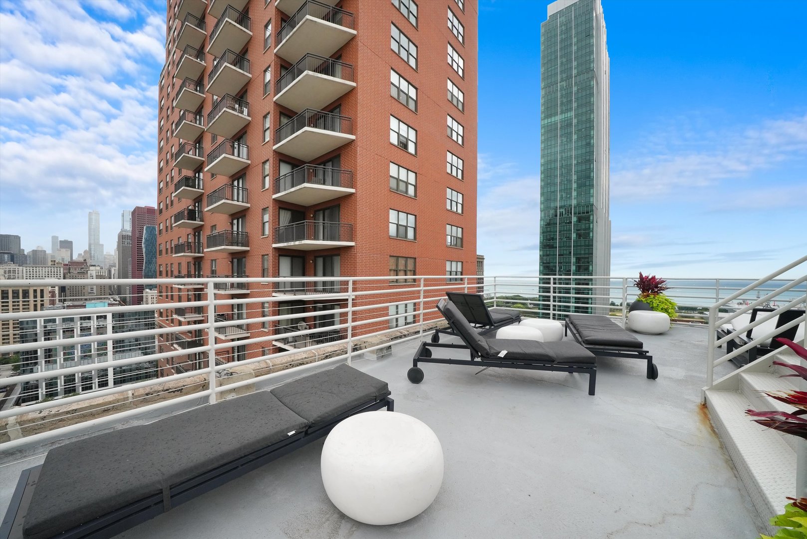 40 E 9TH Street Unit: 1201