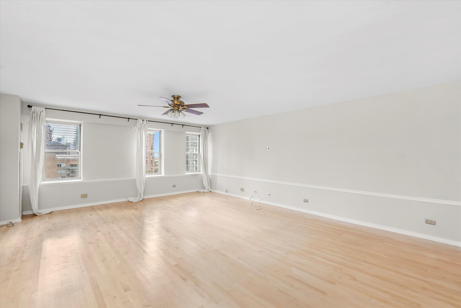 40 E 9TH Street Unit: 1201