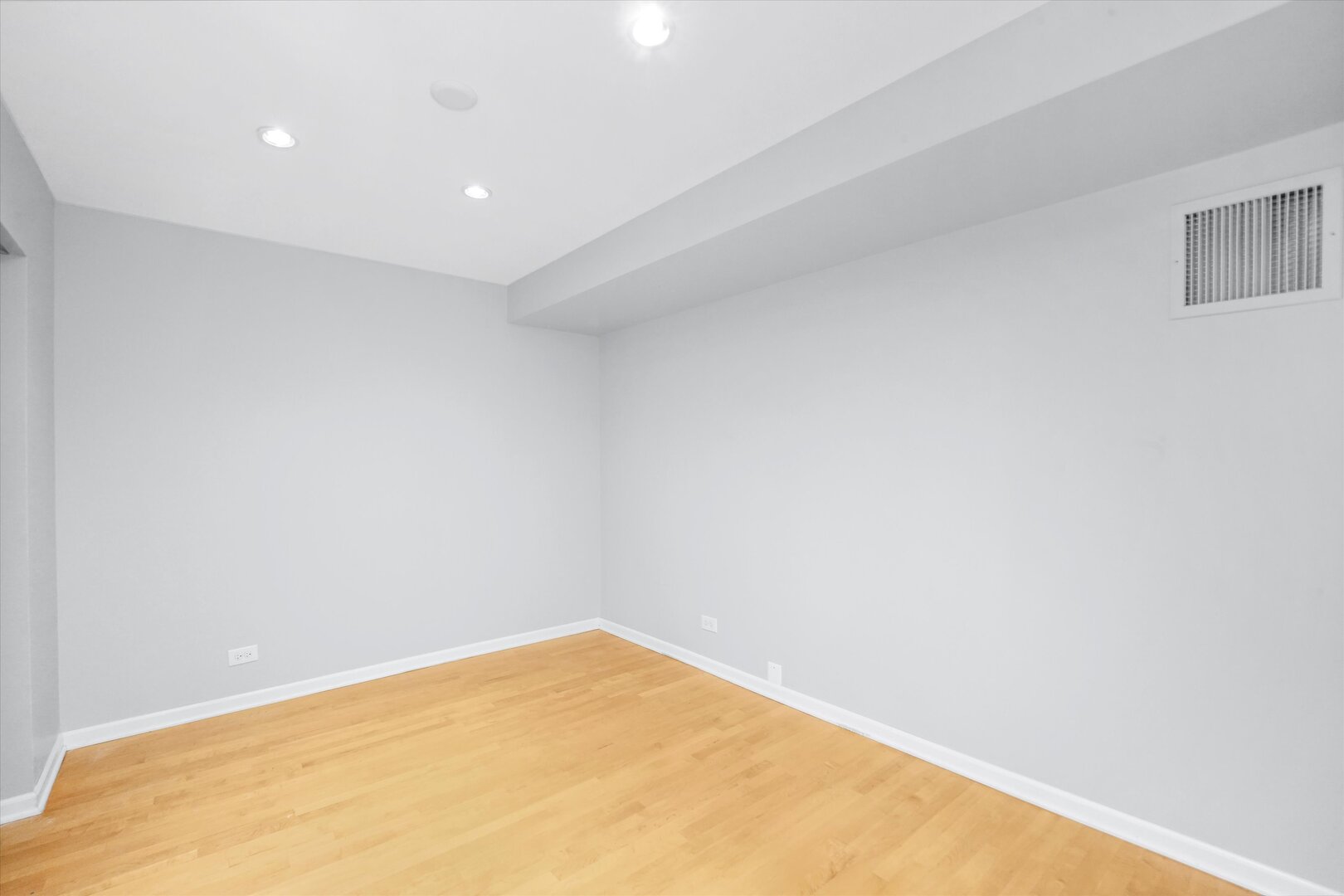 40 E 9TH Street Unit: 1201