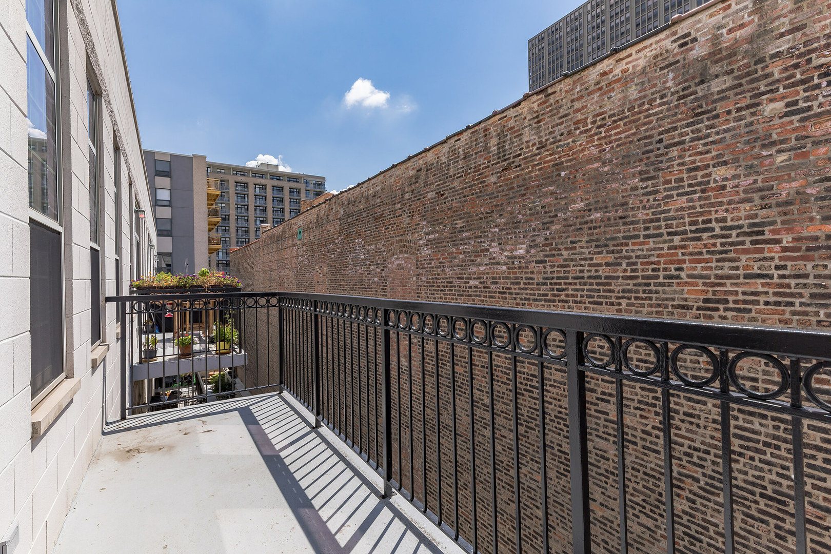 1919 S Michigan Avenue Unit: 404