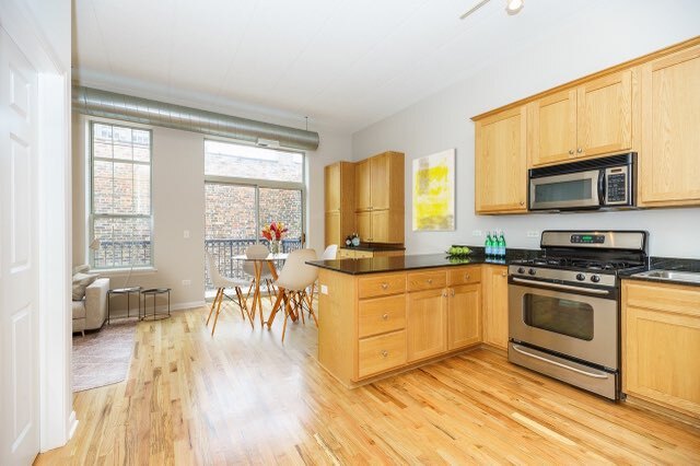 1919 S Michigan Avenue Unit: 404