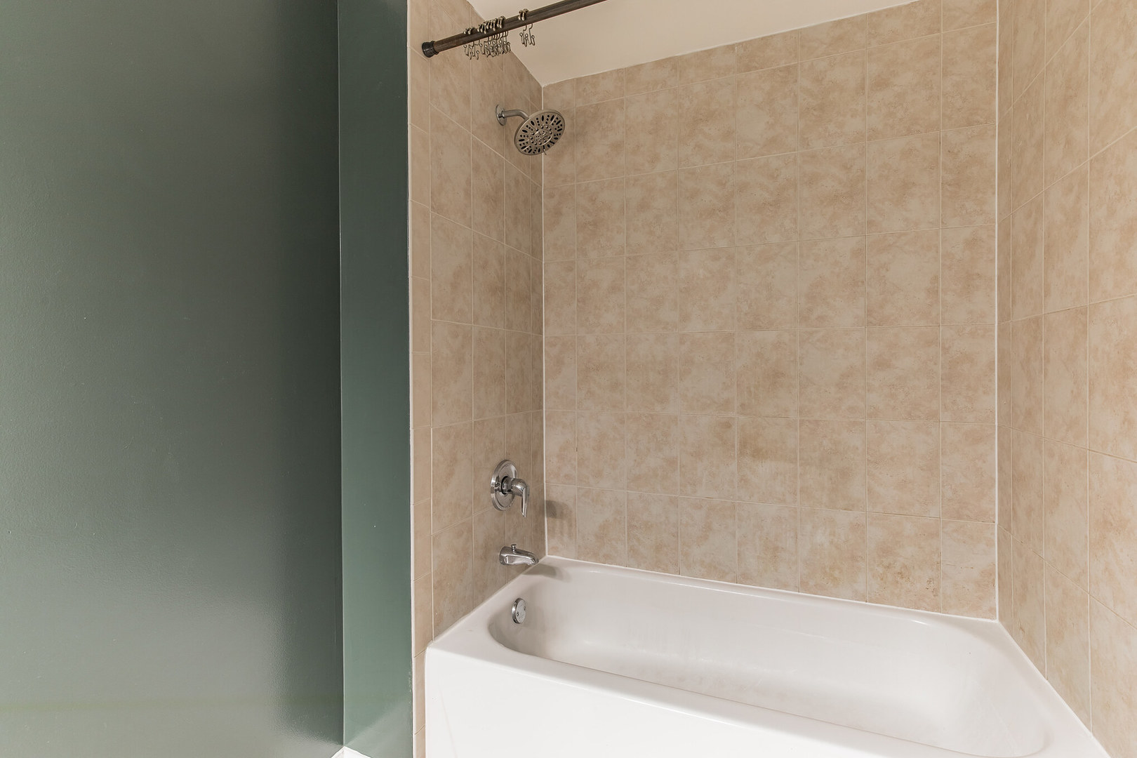 1919 S Michigan Avenue Unit: 404