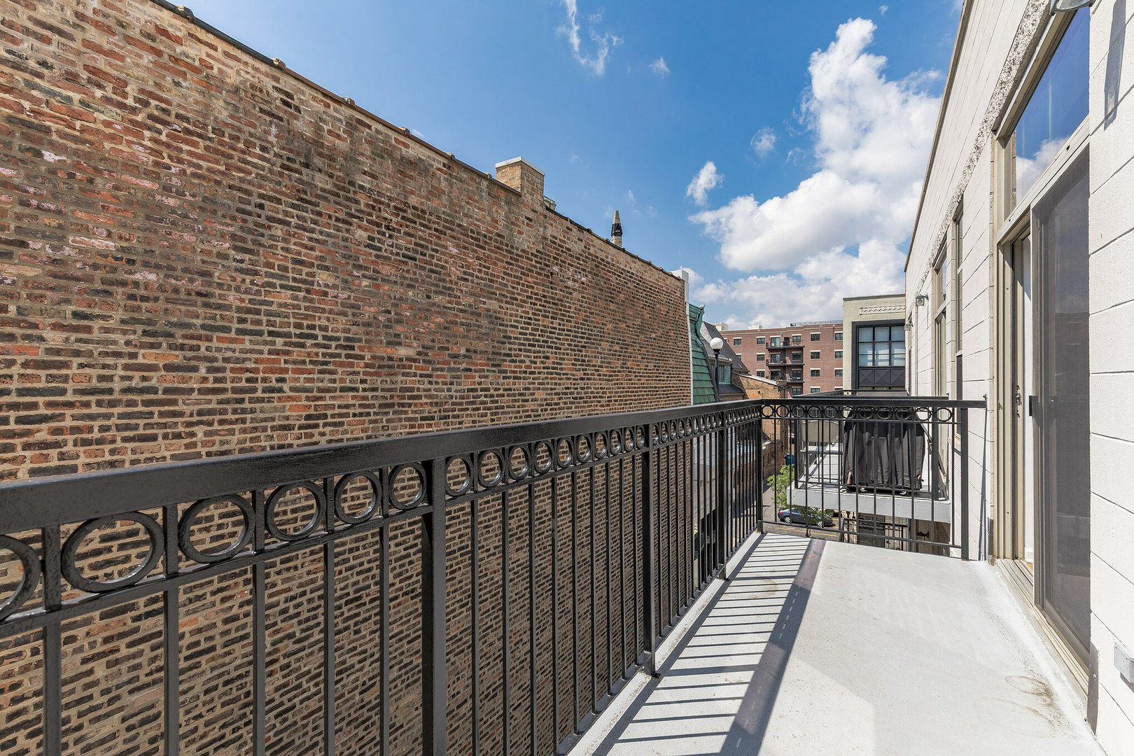 1919 S Michigan Avenue Unit: 404