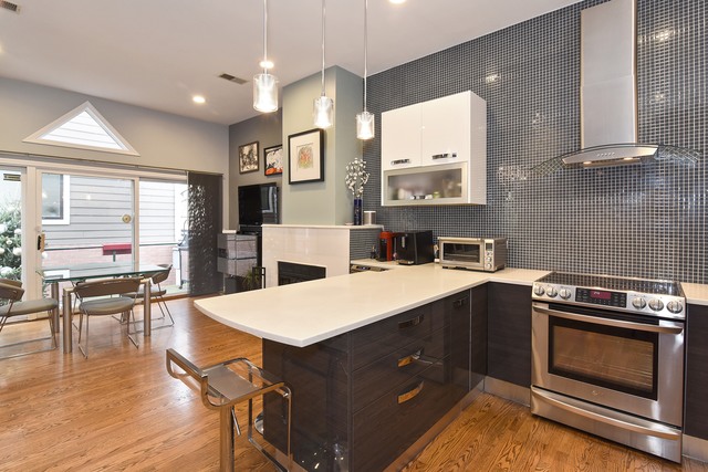 1127 W Cornelia Avenue