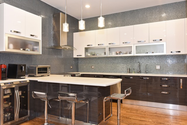 1127 W Cornelia Avenue