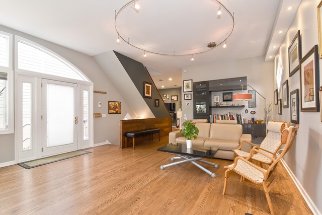 1127 W Cornelia Avenue