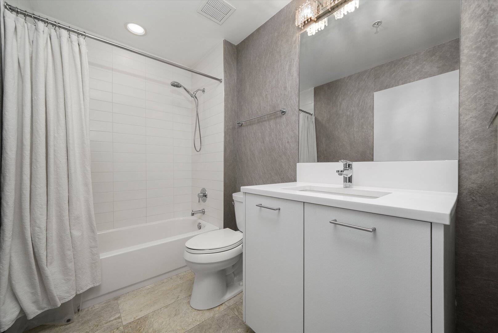 1901 S Calumet Avenue Unit: 606