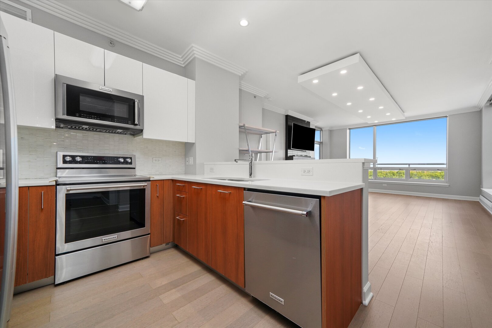 1901 S Calumet Avenue Unit: 606