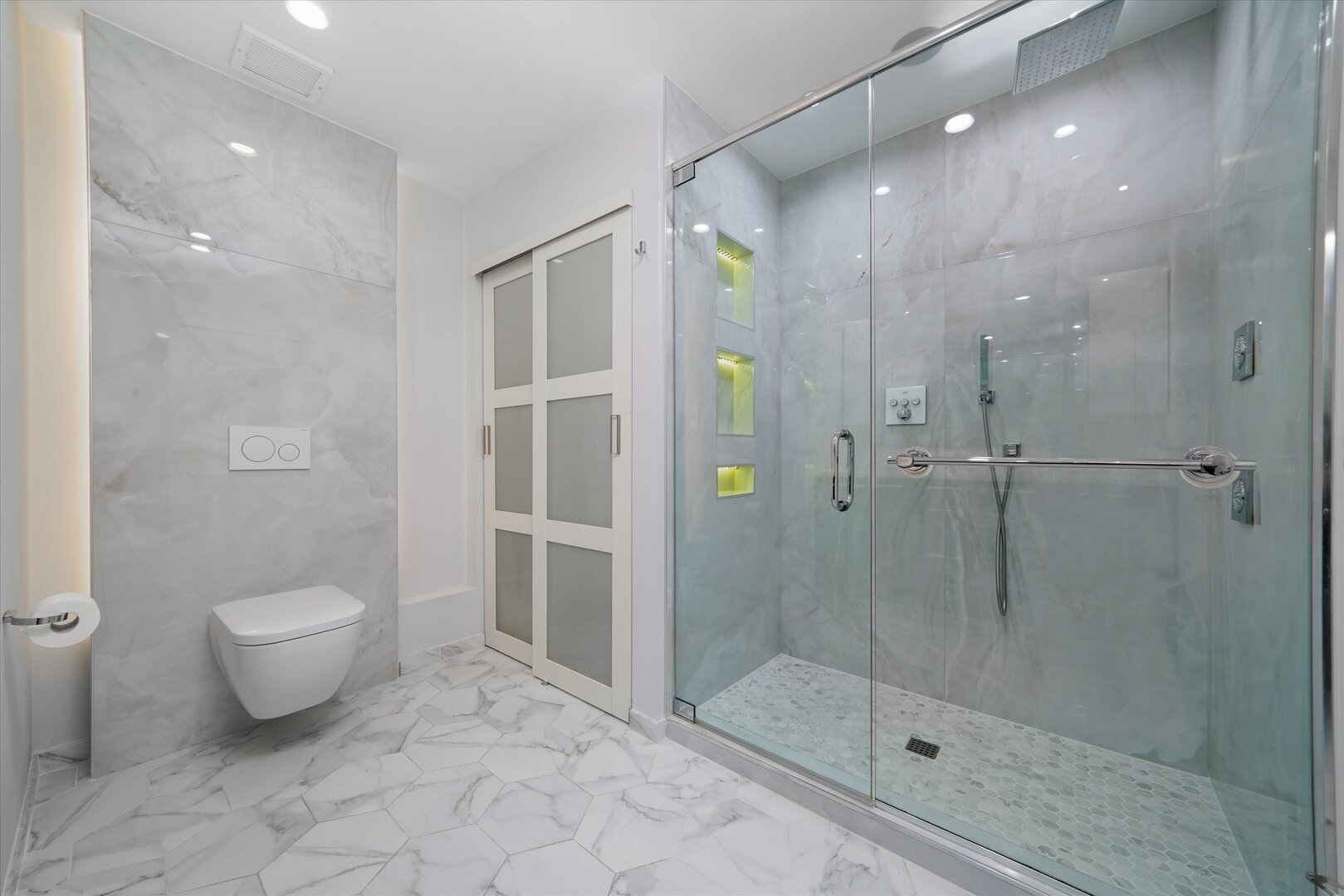 1901 S Calumet Avenue Unit: 606