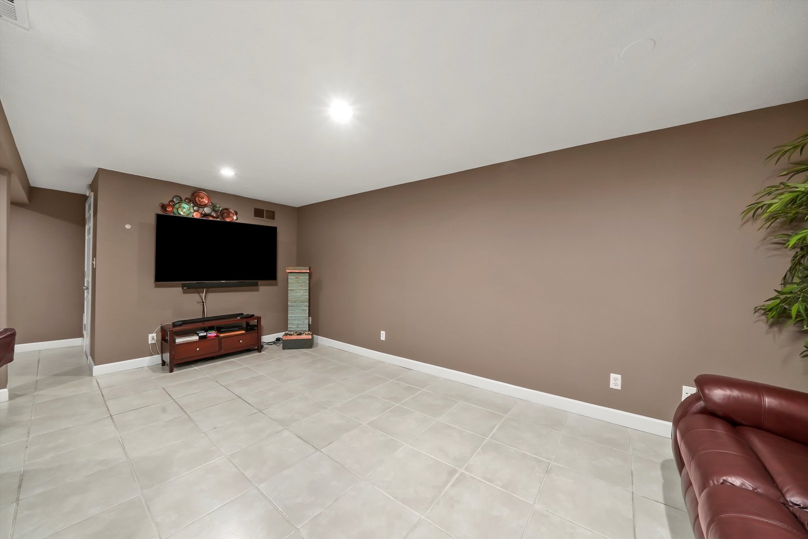 2571 Essex Drive