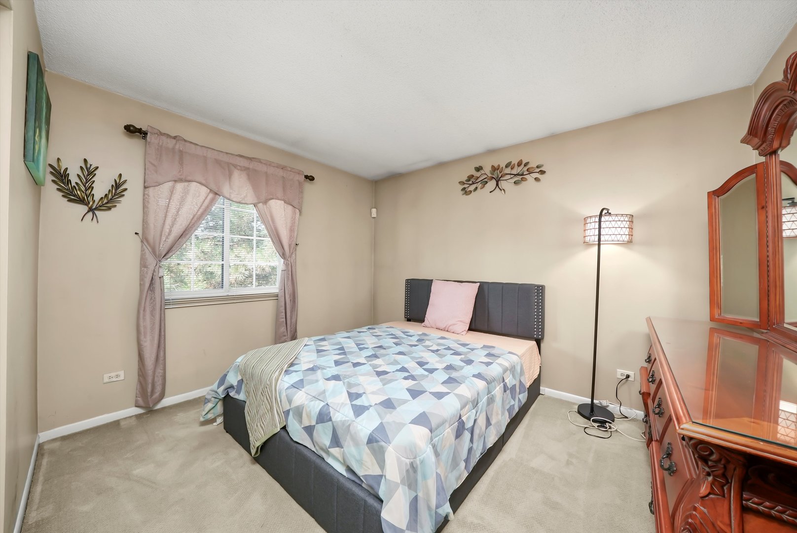 2571 Essex Drive