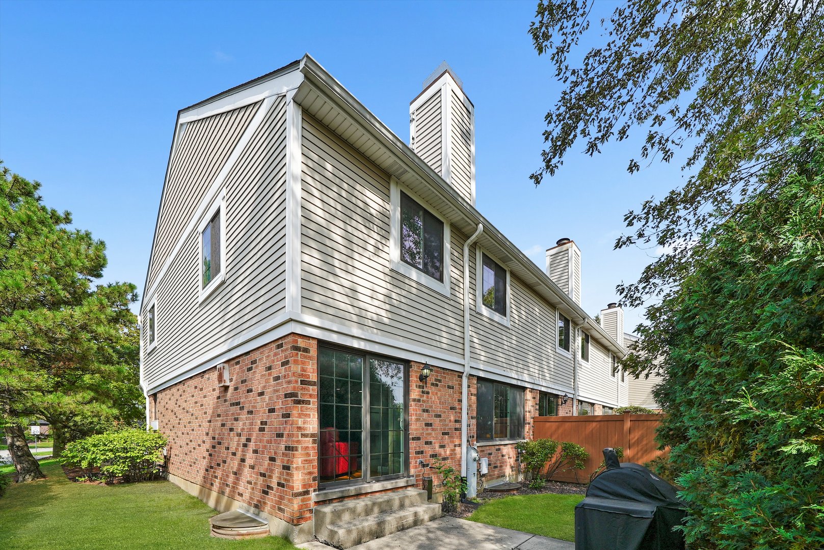 2571 Essex Drive