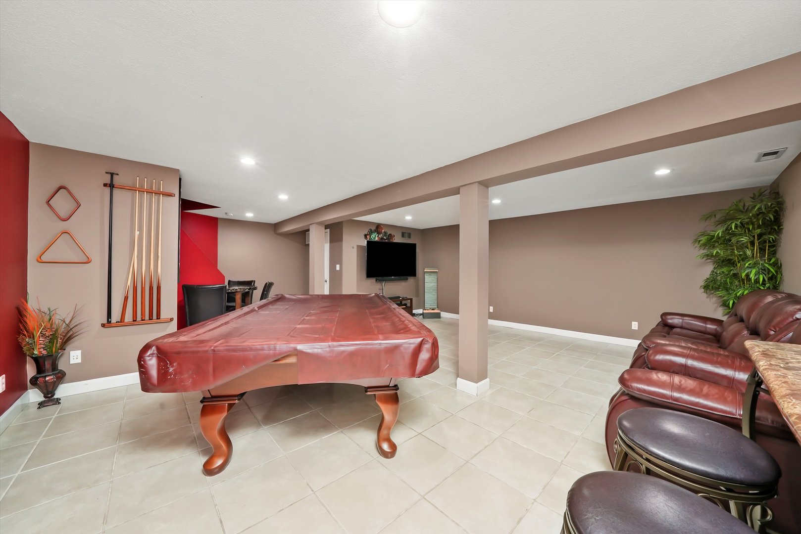 2571 Essex Drive