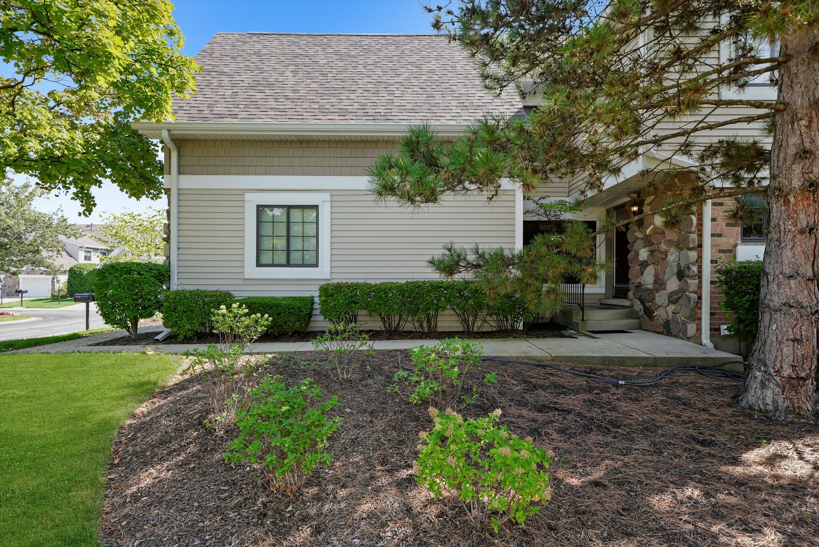 2571 Essex Drive