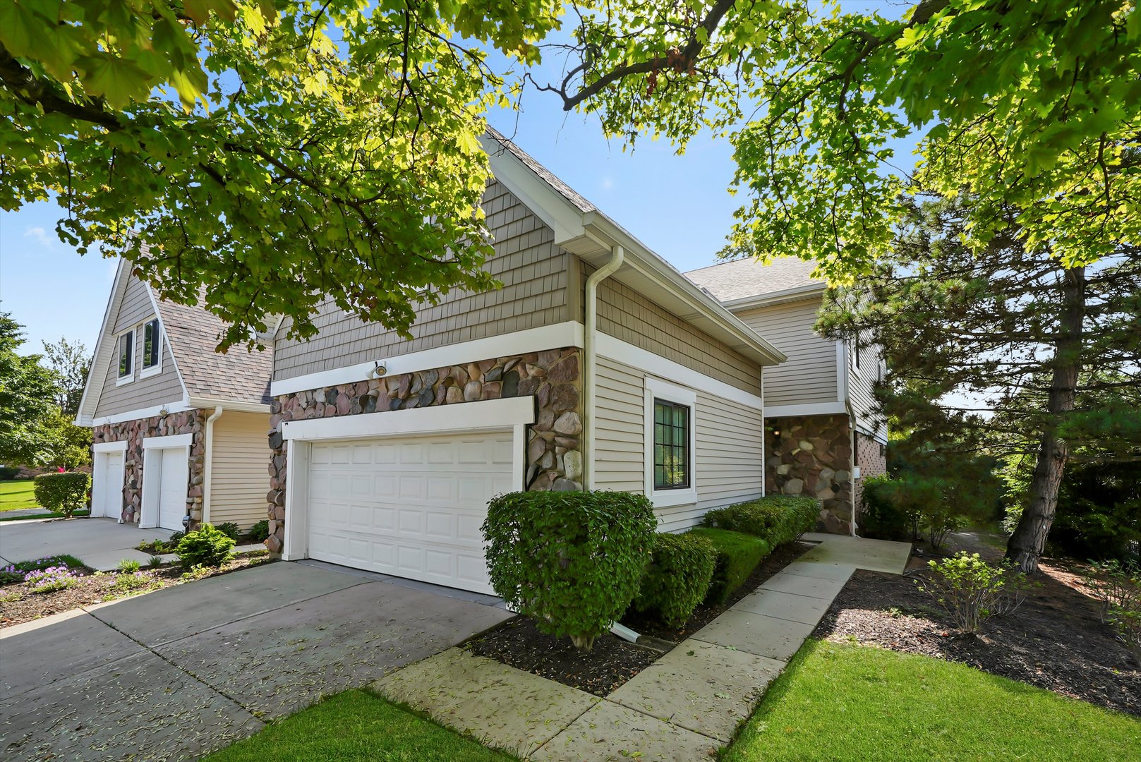 2571 Essex Drive