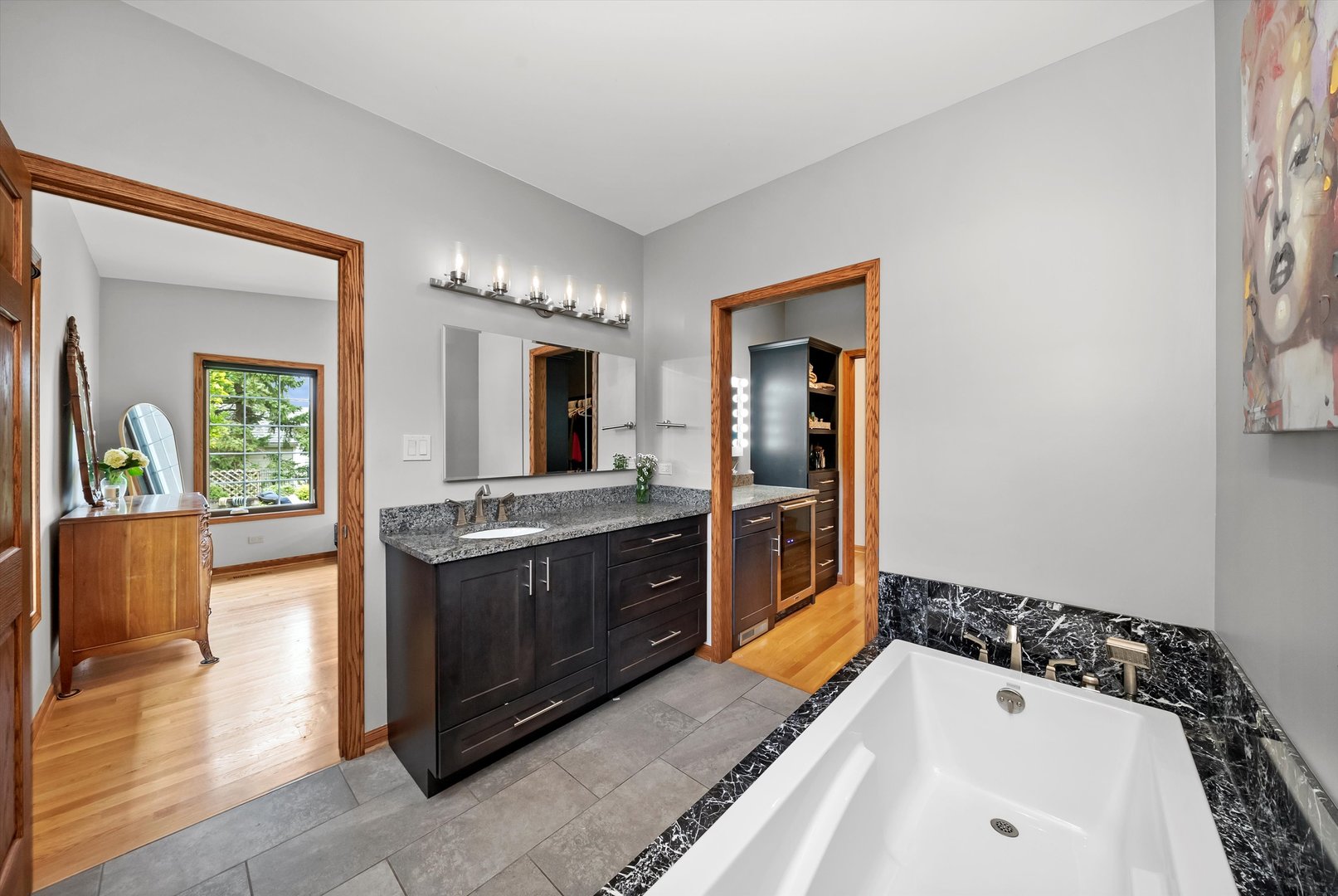 824 W Dorset Avenue W