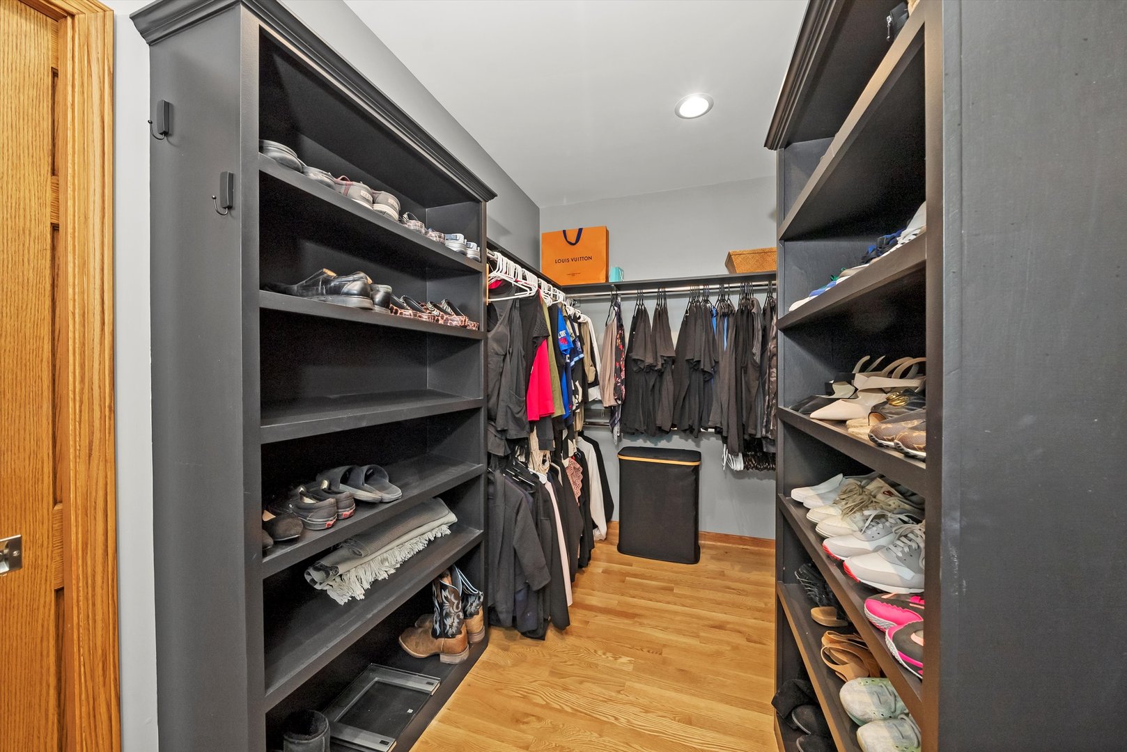 824 W Dorset Avenue W