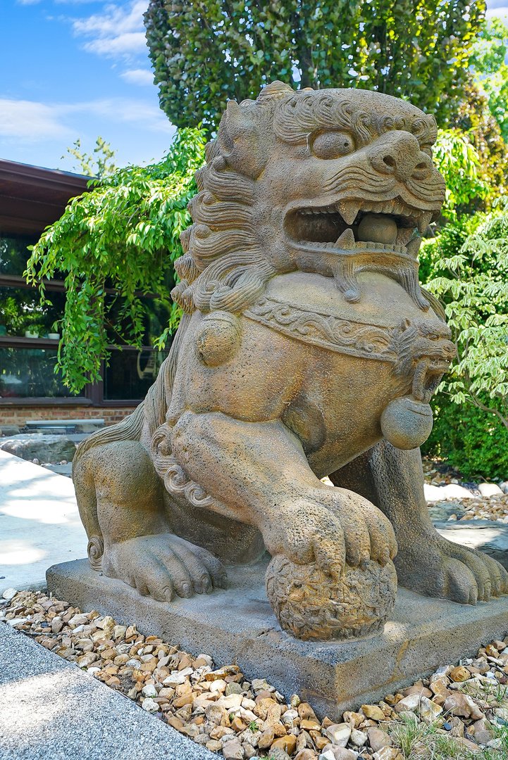 824 W Dorset Avenue W