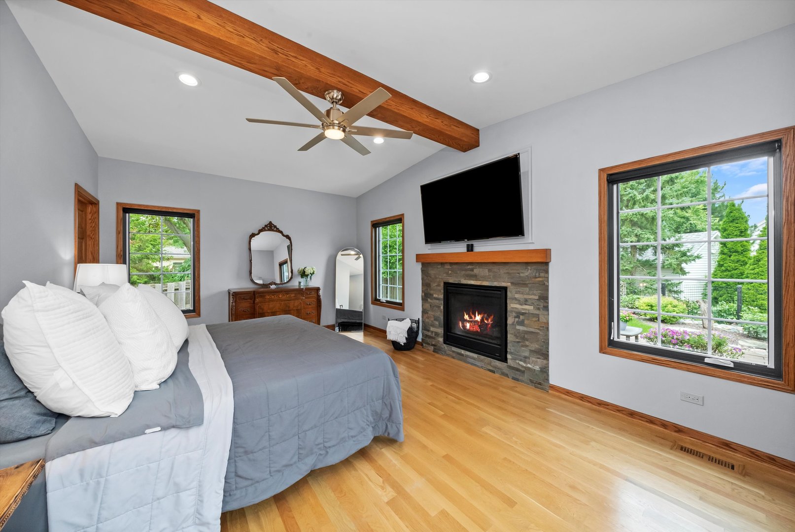 824 W Dorset Avenue W