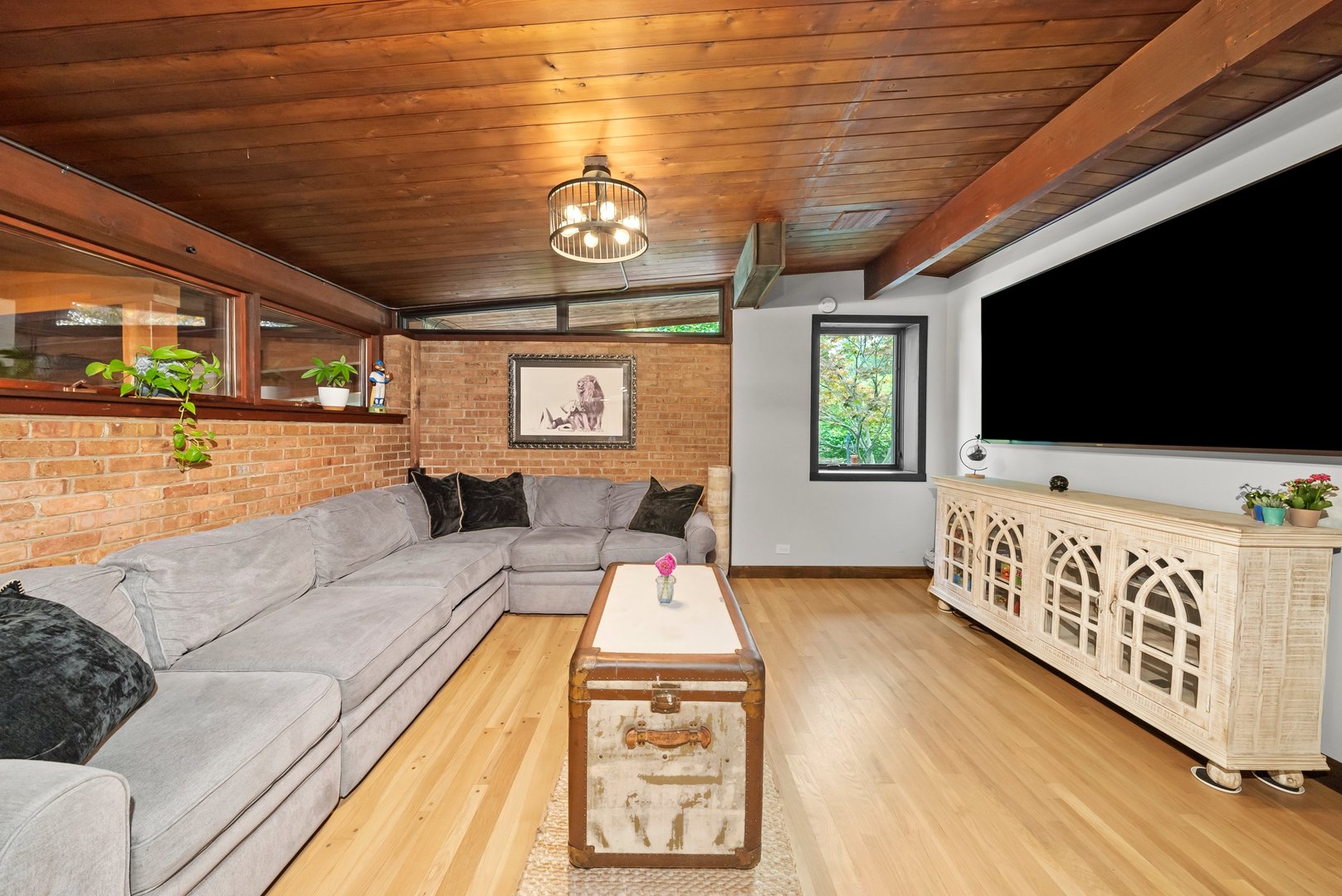 824 W Dorset Avenue W