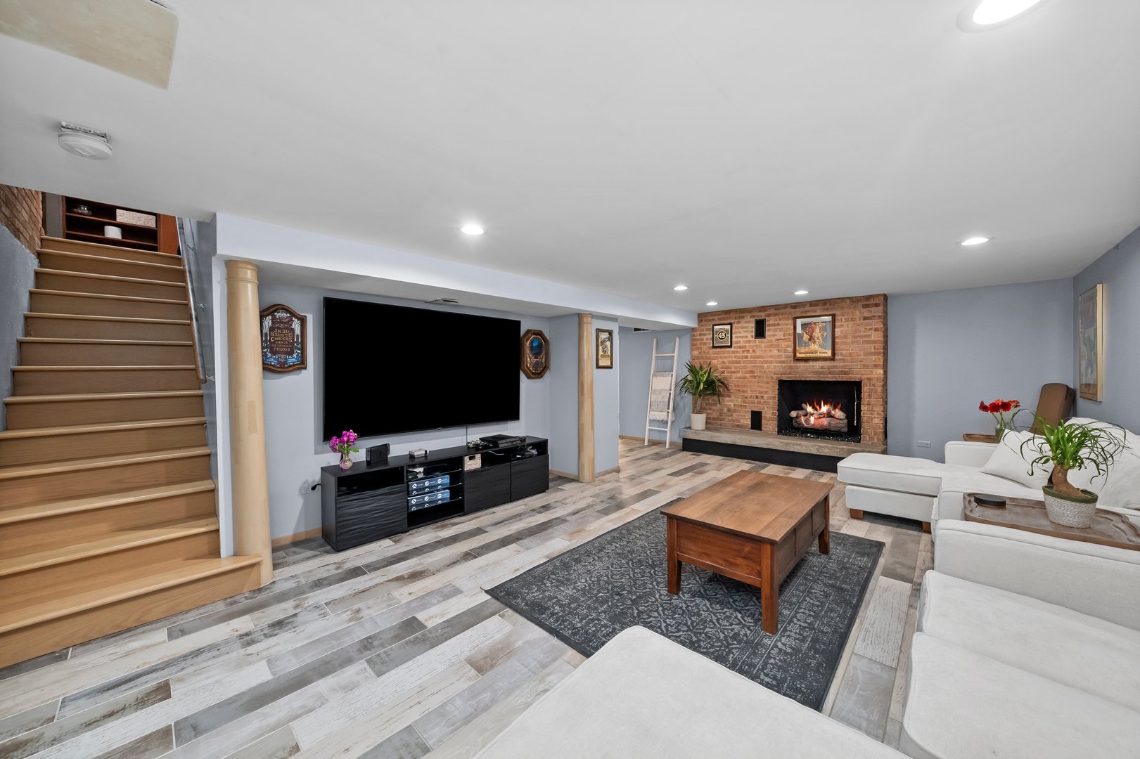 824 W Dorset Avenue W