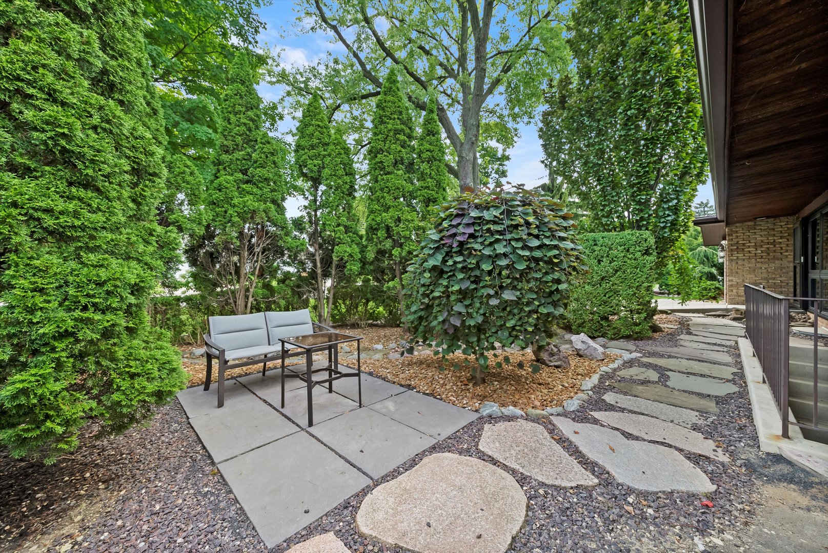 824 W Dorset Avenue W