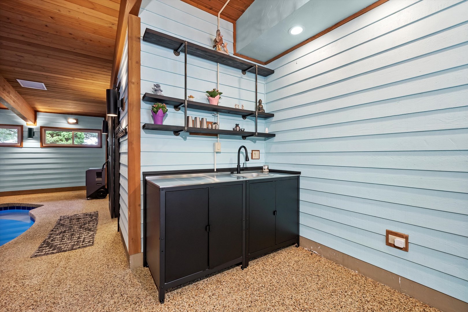 824 W Dorset Avenue W