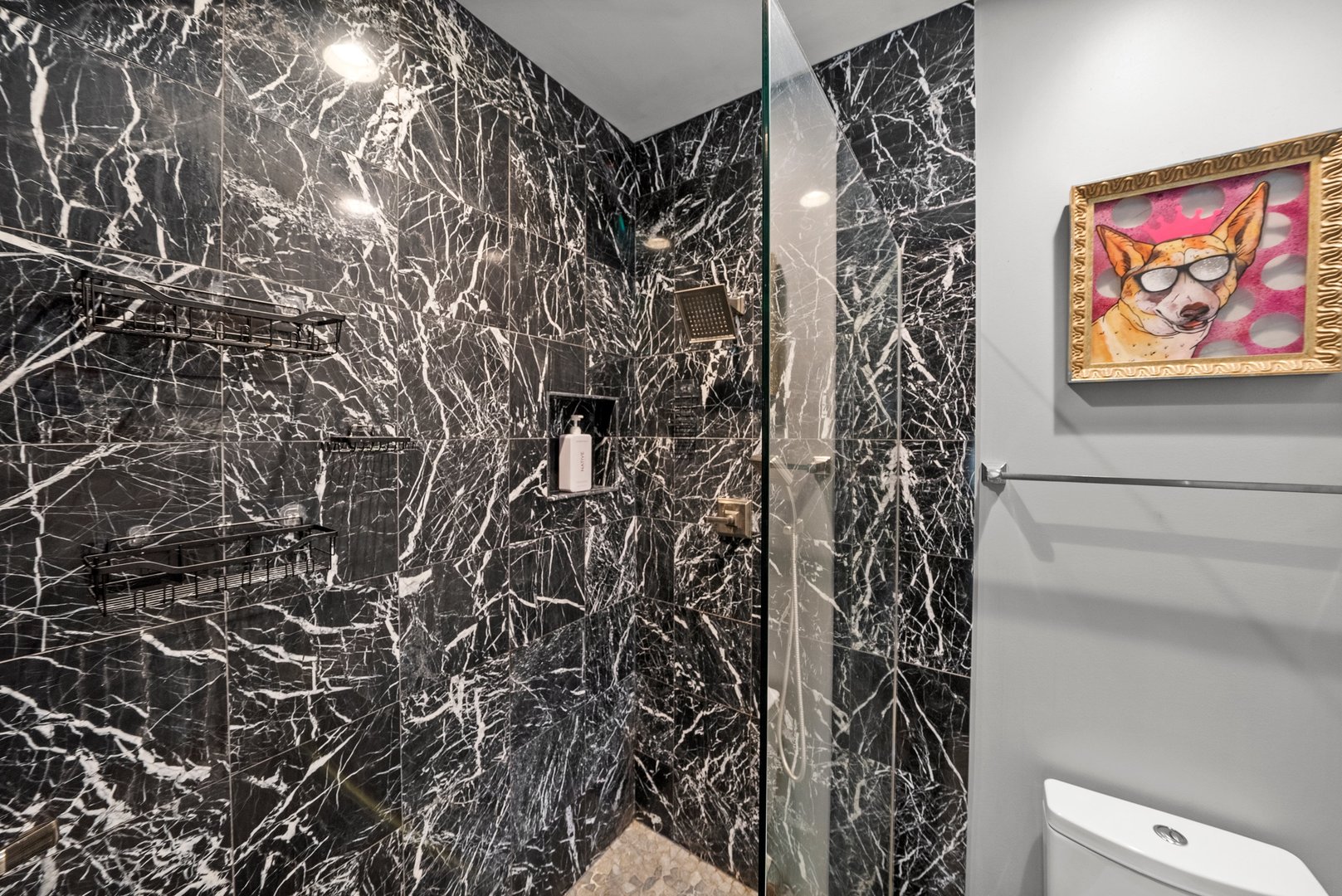 824 W Dorset Avenue W