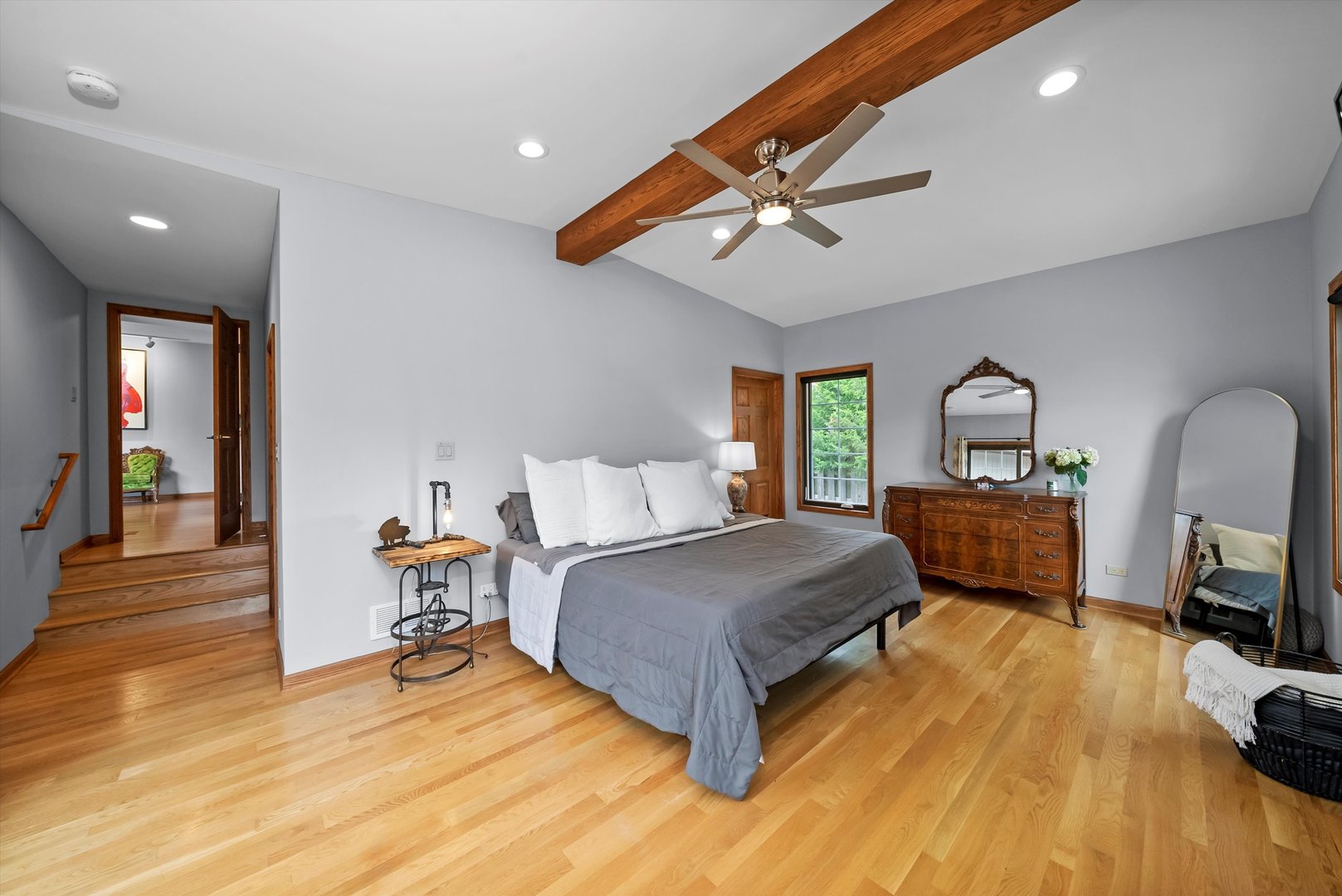 824 W Dorset Avenue W