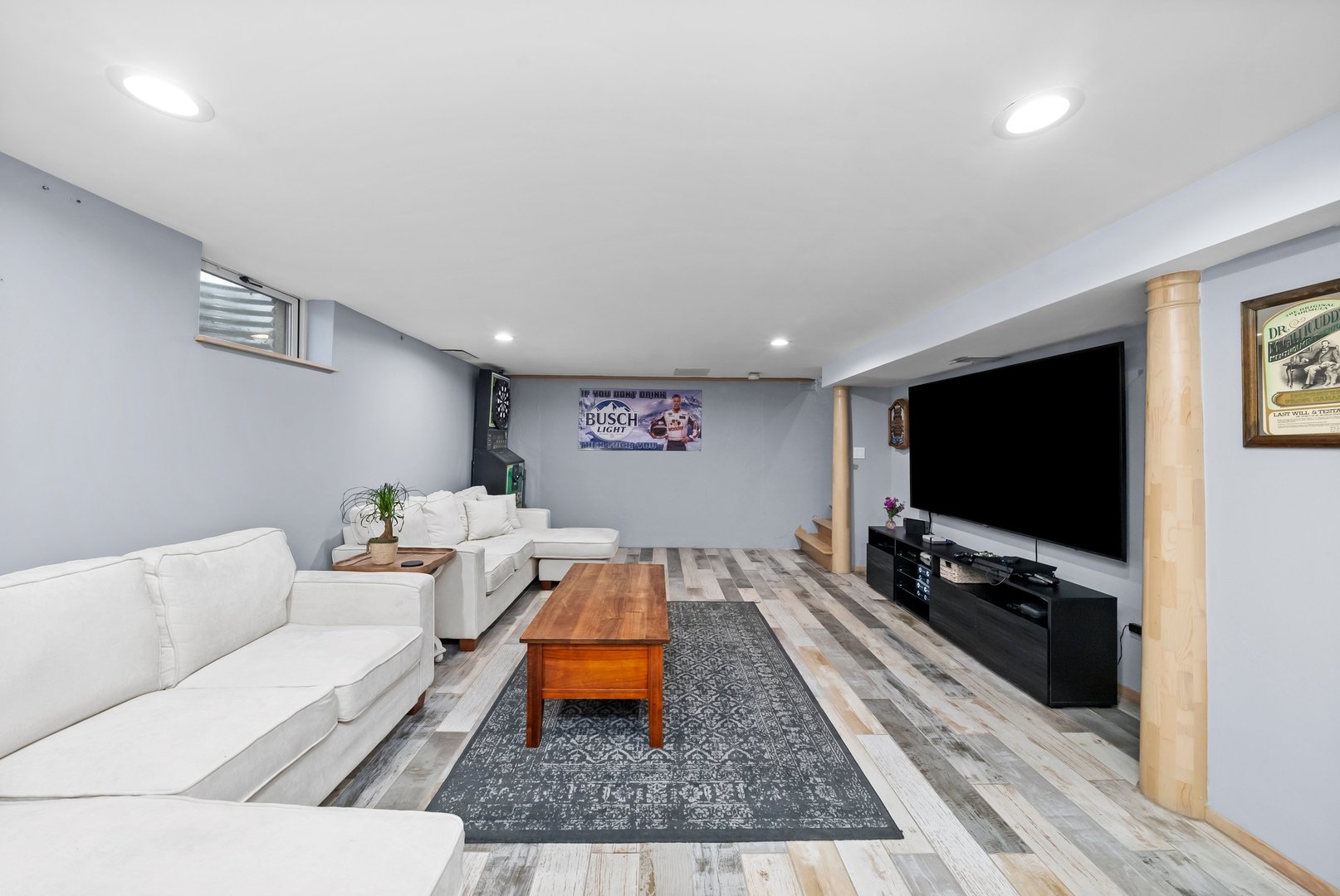 824 W Dorset Avenue W