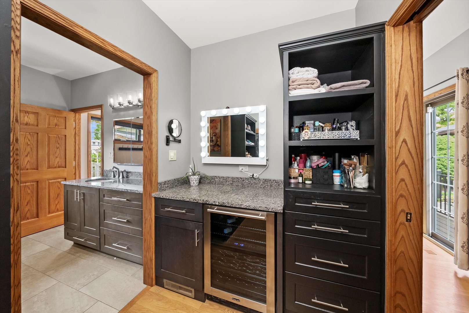 824 W Dorset Avenue W