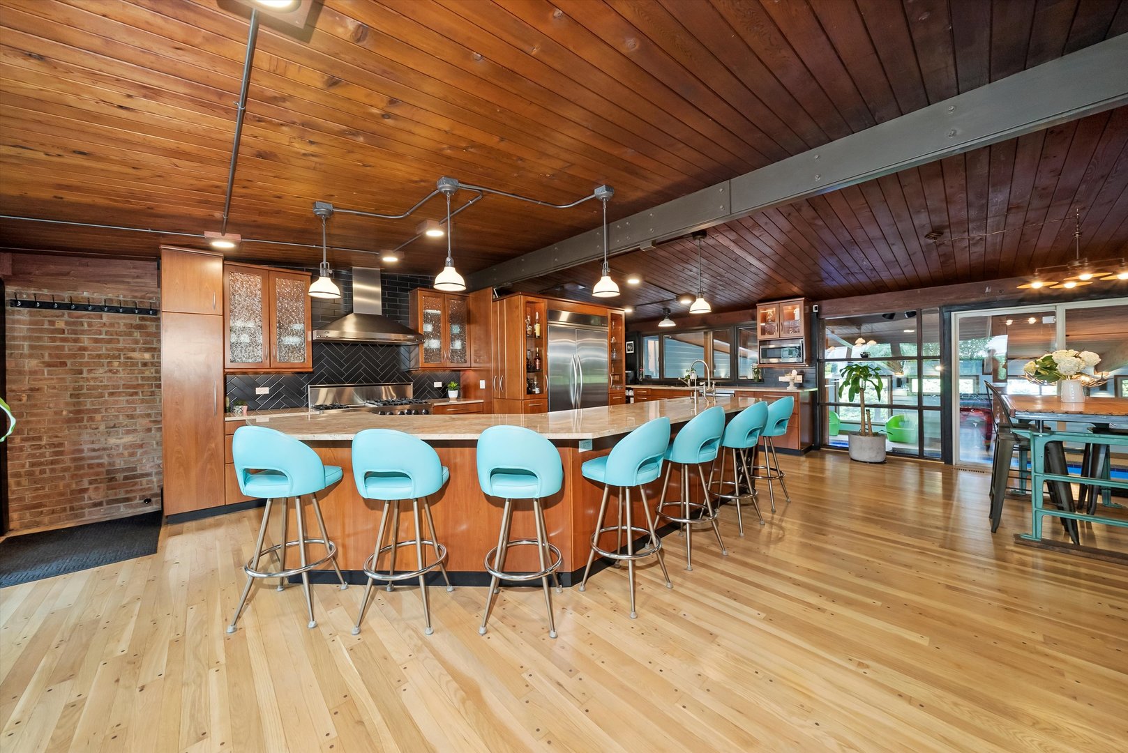 824 W Dorset Avenue W