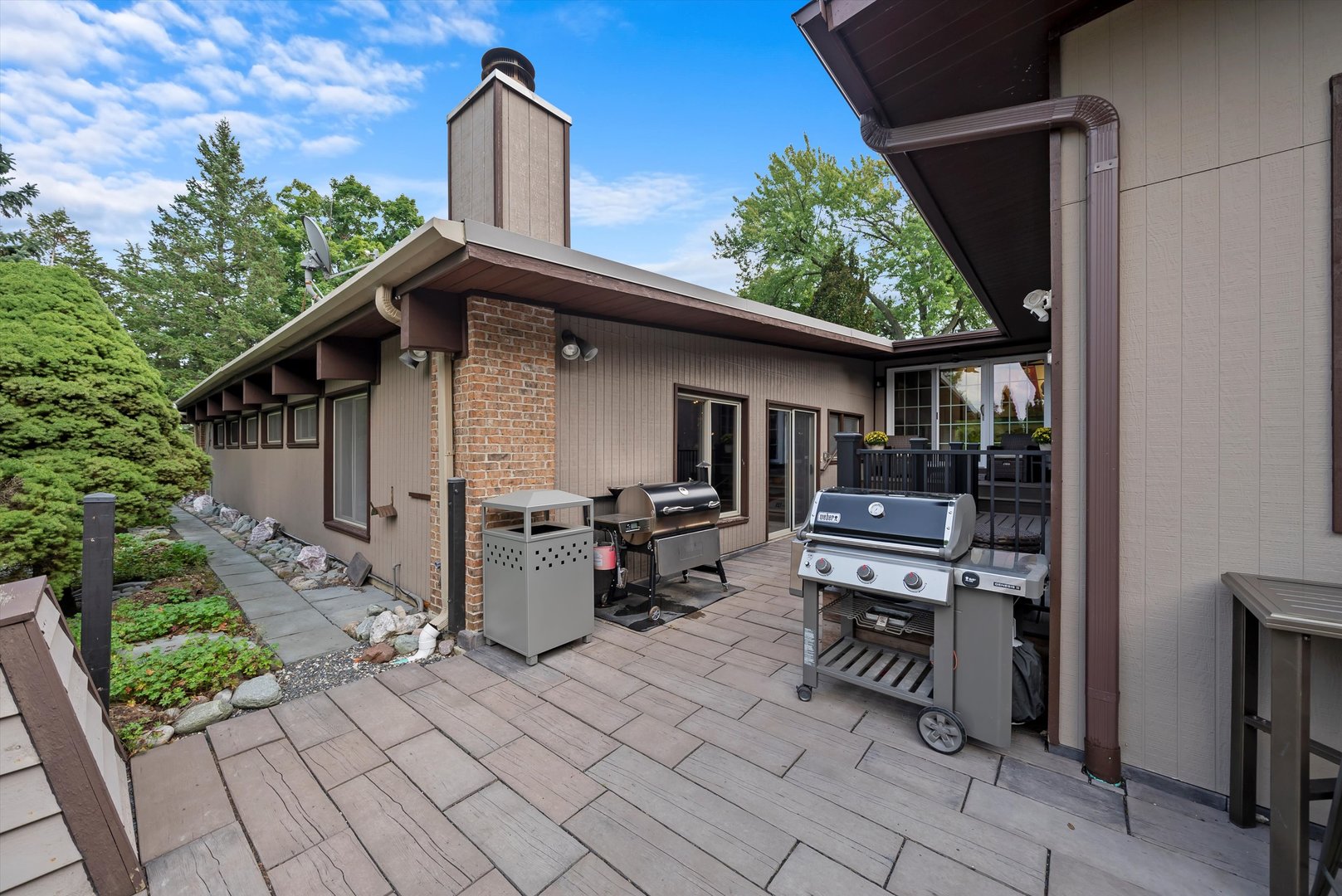 824 W Dorset Avenue W