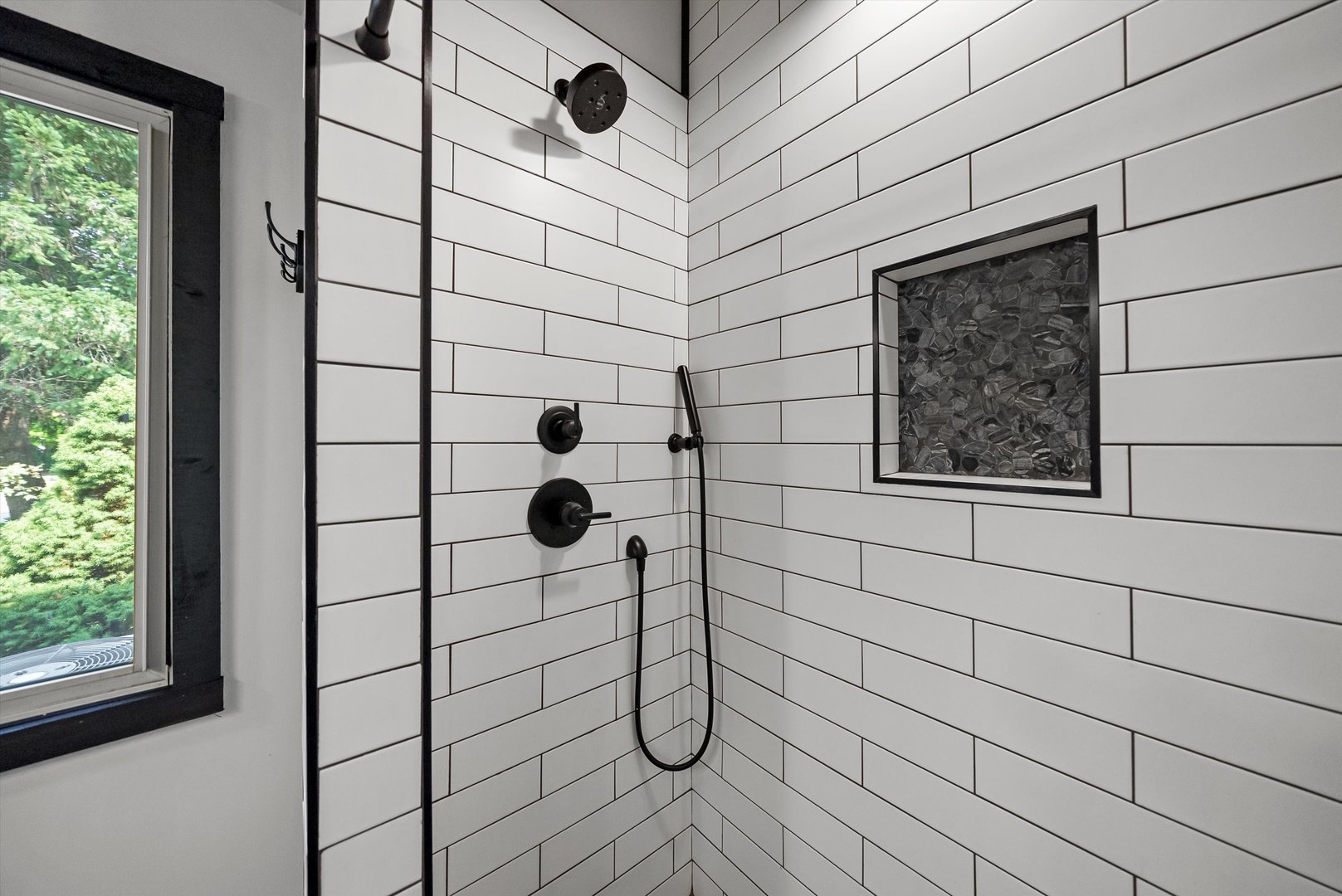 824 W Dorset Avenue W