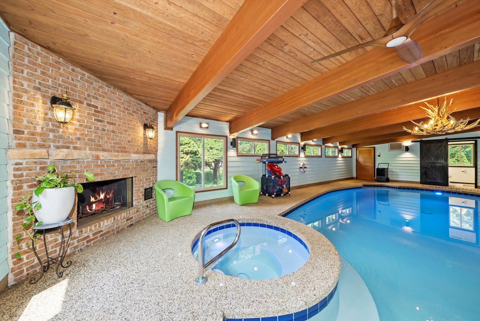 824 W Dorset Avenue W