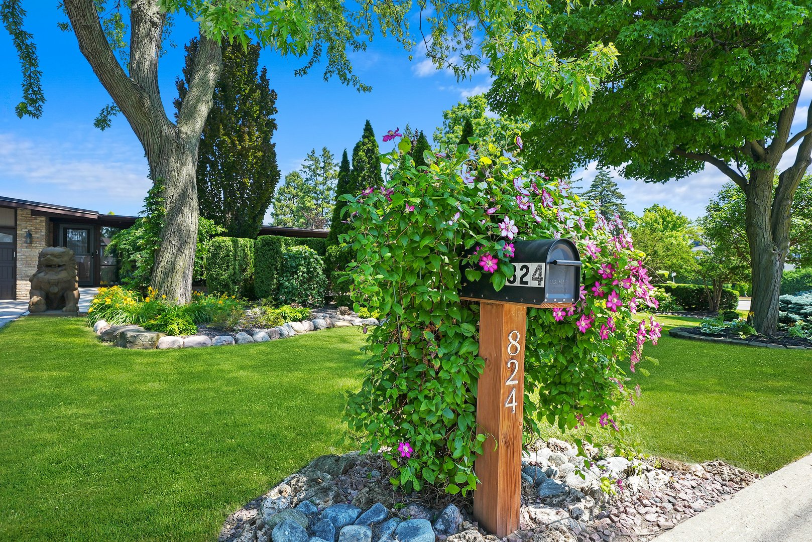 824 W Dorset Avenue W